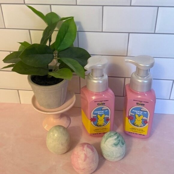 Bath and Body Works Peepin' it Real - Foaming Had Soap - 2 Bottles - Picture 2 of 4